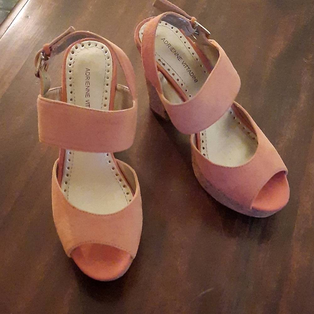Adrienne Vittadini Platform Sandels, Size 6.5M - Picture 2 of 7
